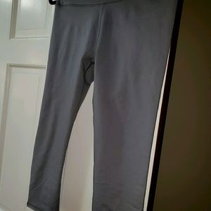 Fabletics Gray Capri Size M New